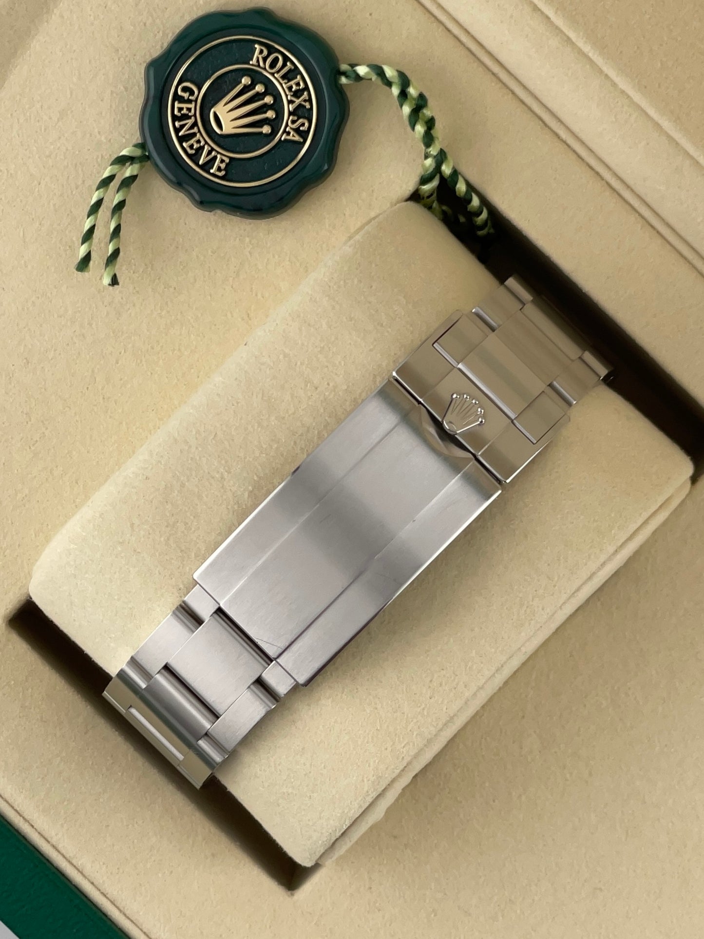 Rolex Submariner Date 126610LV grüne Keramiklünette Nahaufnahme