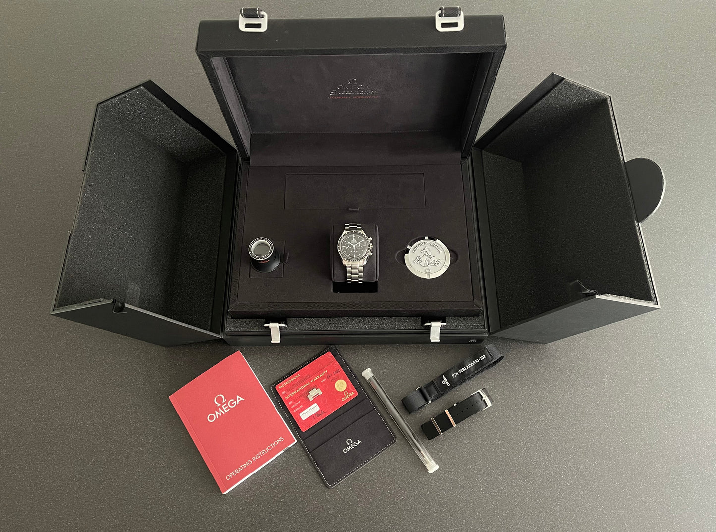 Omega Speedmaster - 42mm - 311.30.42.30.01.005 - 2022