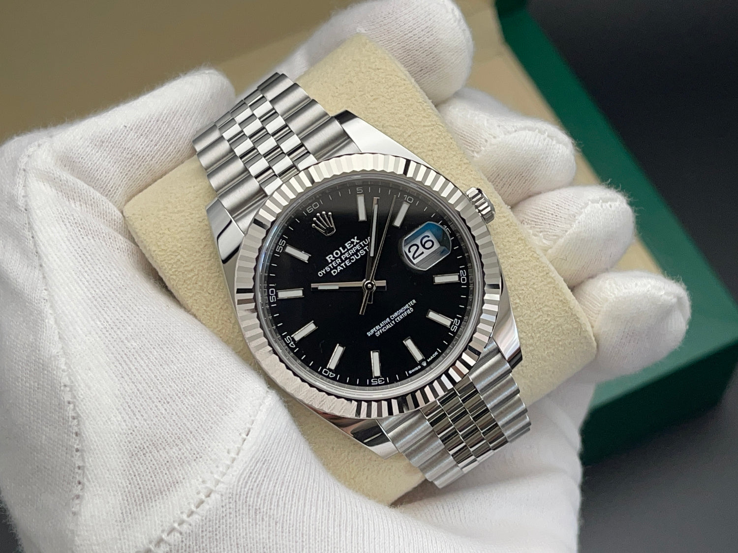 Rolex Datejust 41 mit schwarzem Zifferblatt, Jubilee-Band und Weissgoldlünette