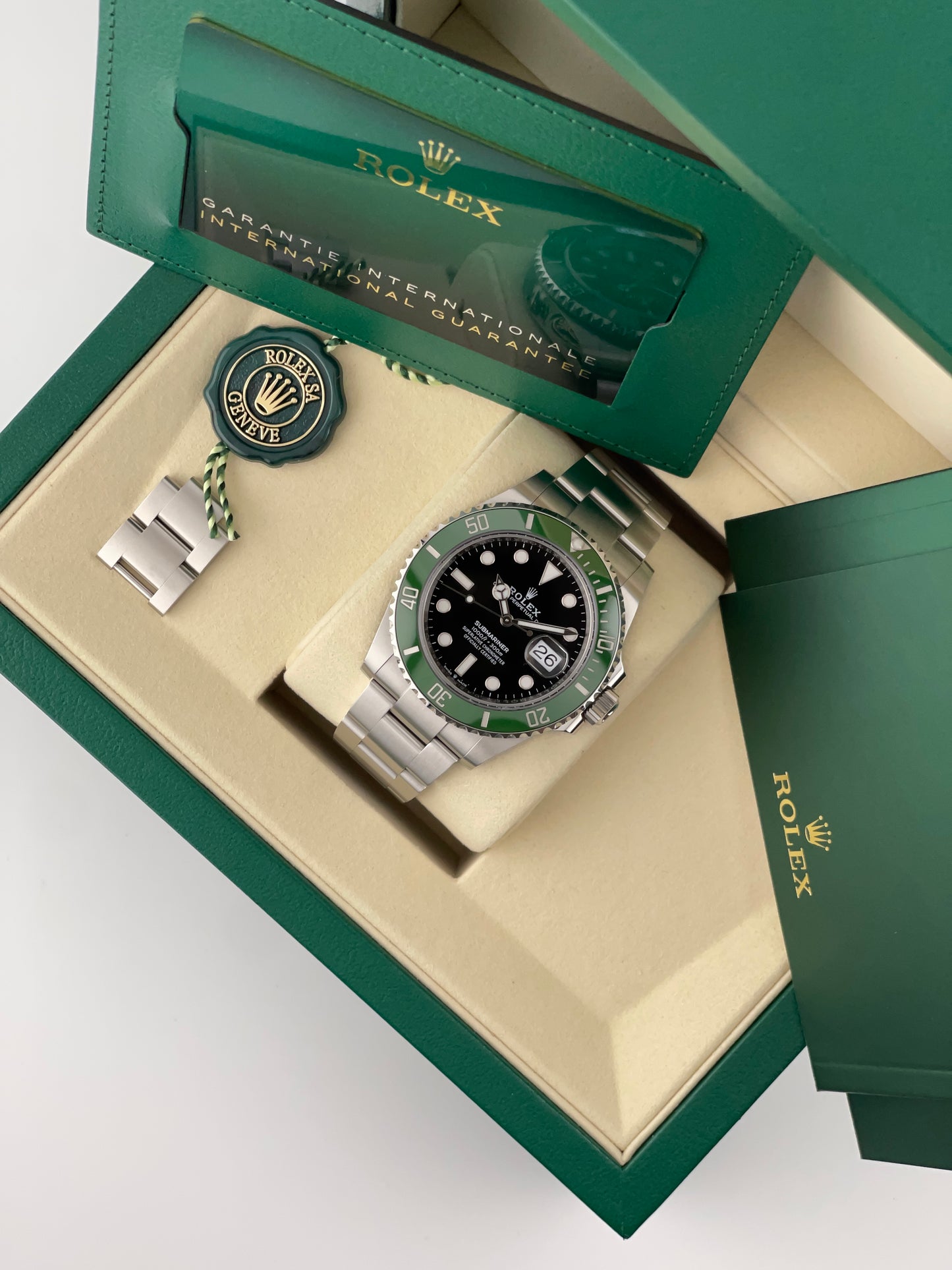 Rolex Submariner Date 126610LV grüne Keramiklünette Nahaufnahme
