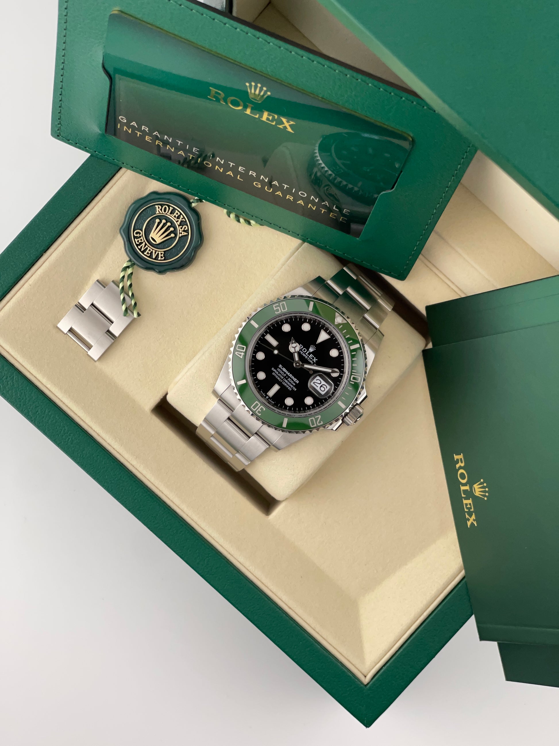 Rolex Submariner Date 126610LV grüne Keramiklünette Nahaufnahme